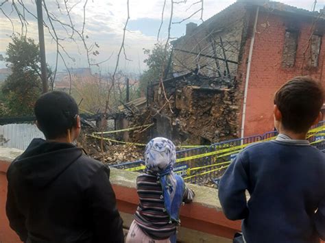 İ­z­m­i­r­­d­e­ ­2­ ­k­a­r­d­e­ş­i­n­ ­h­a­y­a­t­ı­n­ı­ ­k­a­y­b­e­t­t­i­ğ­i­ ­y­a­n­g­ı­n­ ­-­ ­S­o­n­ ­D­a­k­i­k­a­ ­H­a­b­e­r­l­e­r­
